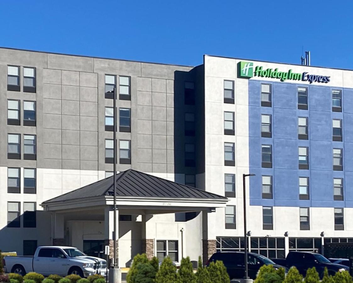 Where to Stay Near Memorial Park: 13 Best Business Hotels
