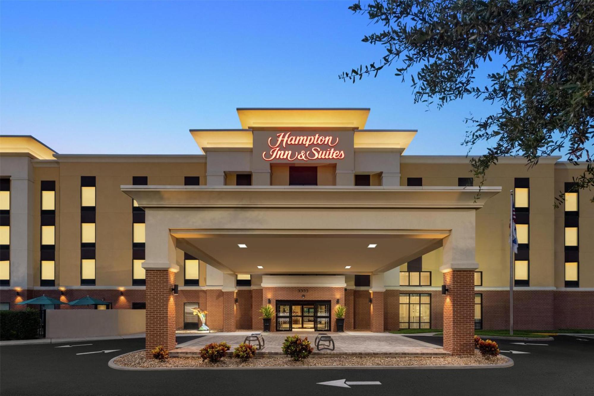 Where to Stay Near Rivercrest Park: 15 Best Business Hotels