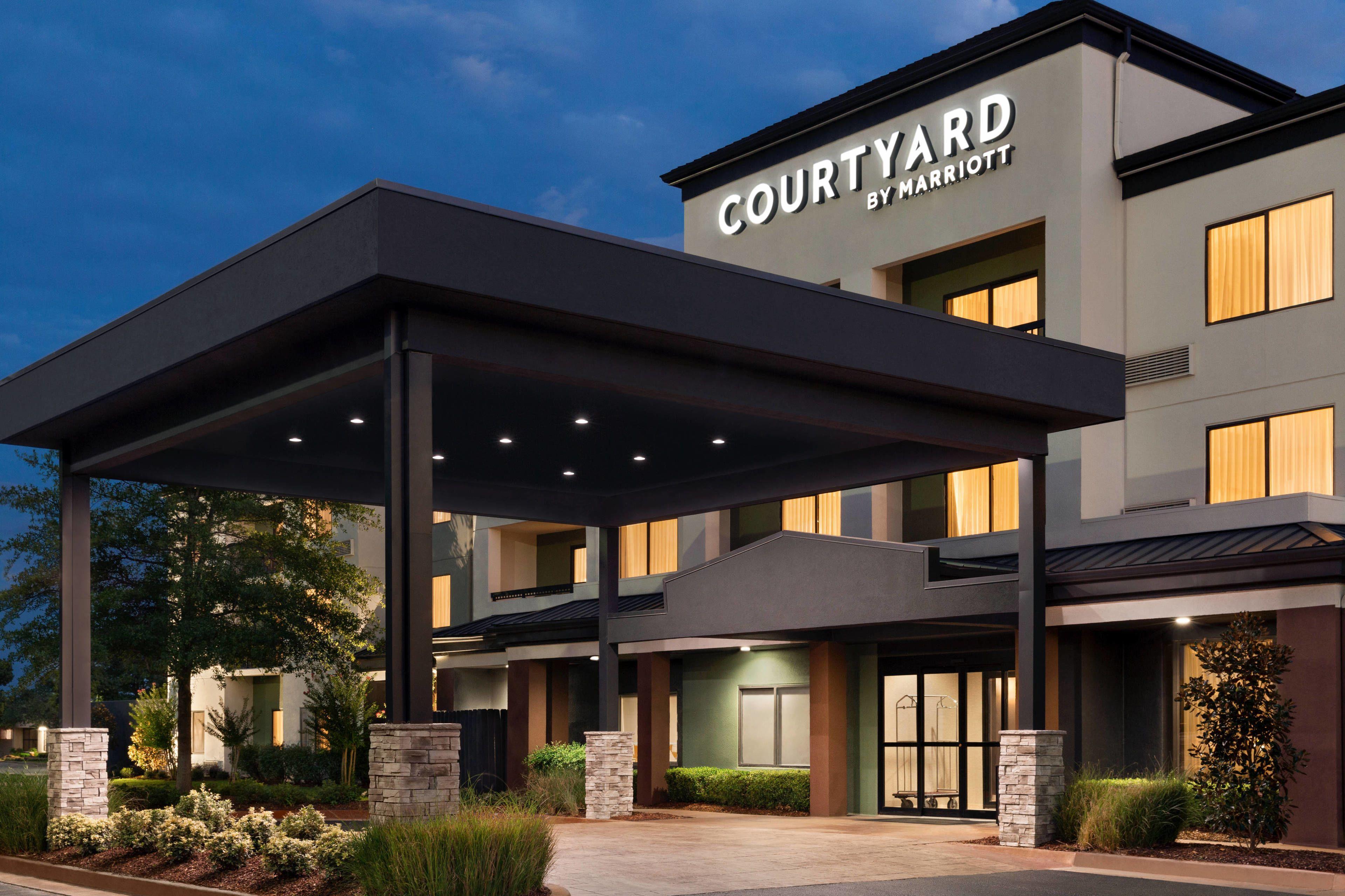 12 Smart Business Hotels Near LaFortune Park Worth Booking