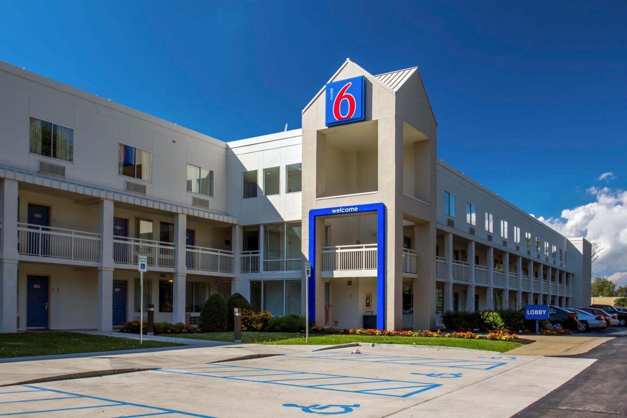 Where to Stay Cheap Near Walden Galleria Mall: 9 Budget Hotels