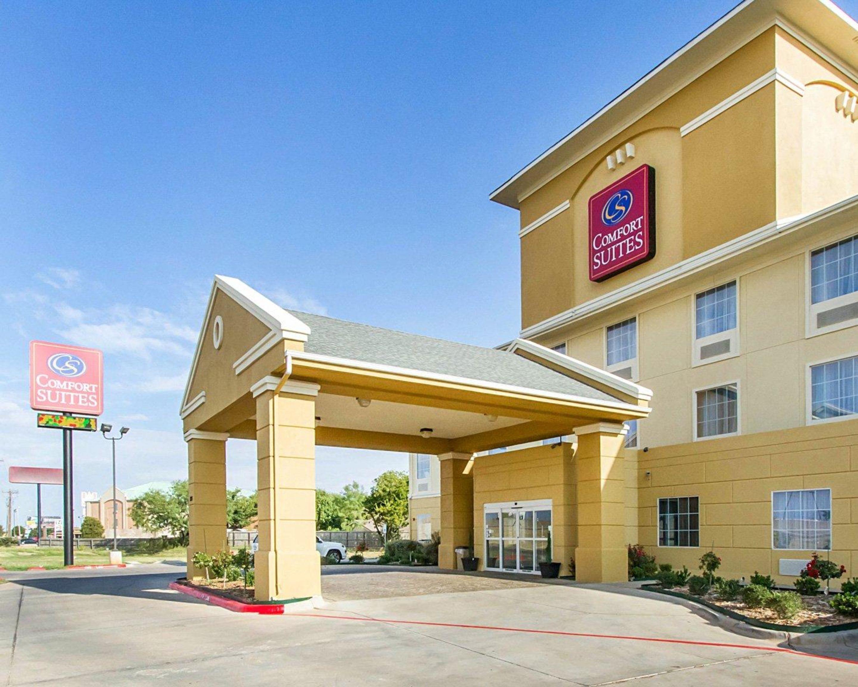 10 Airport Hotels Near Arthur Sears Park That Deliver