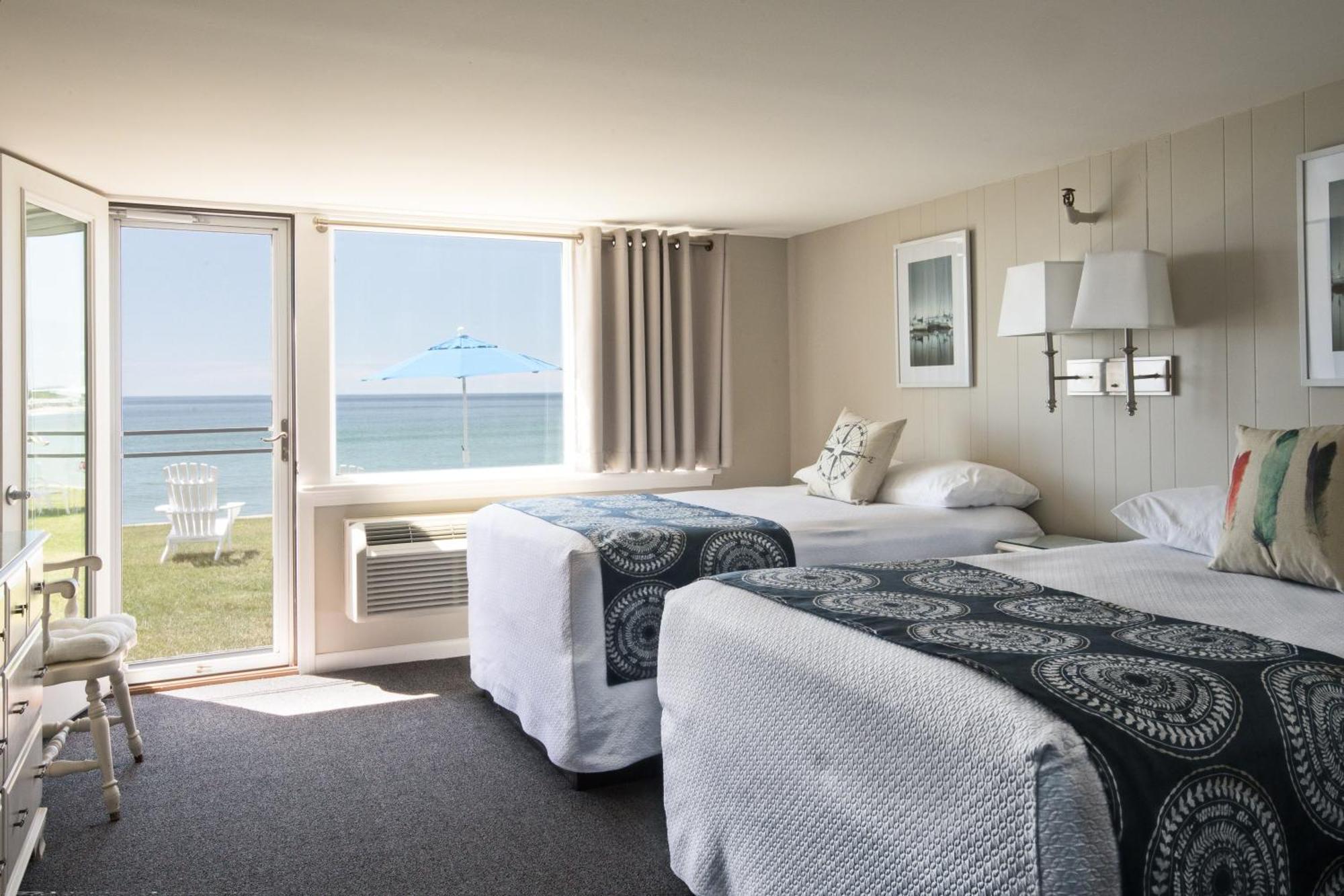 4 Central Hotels Near Cape Neddick Light for Easy Coastal Access