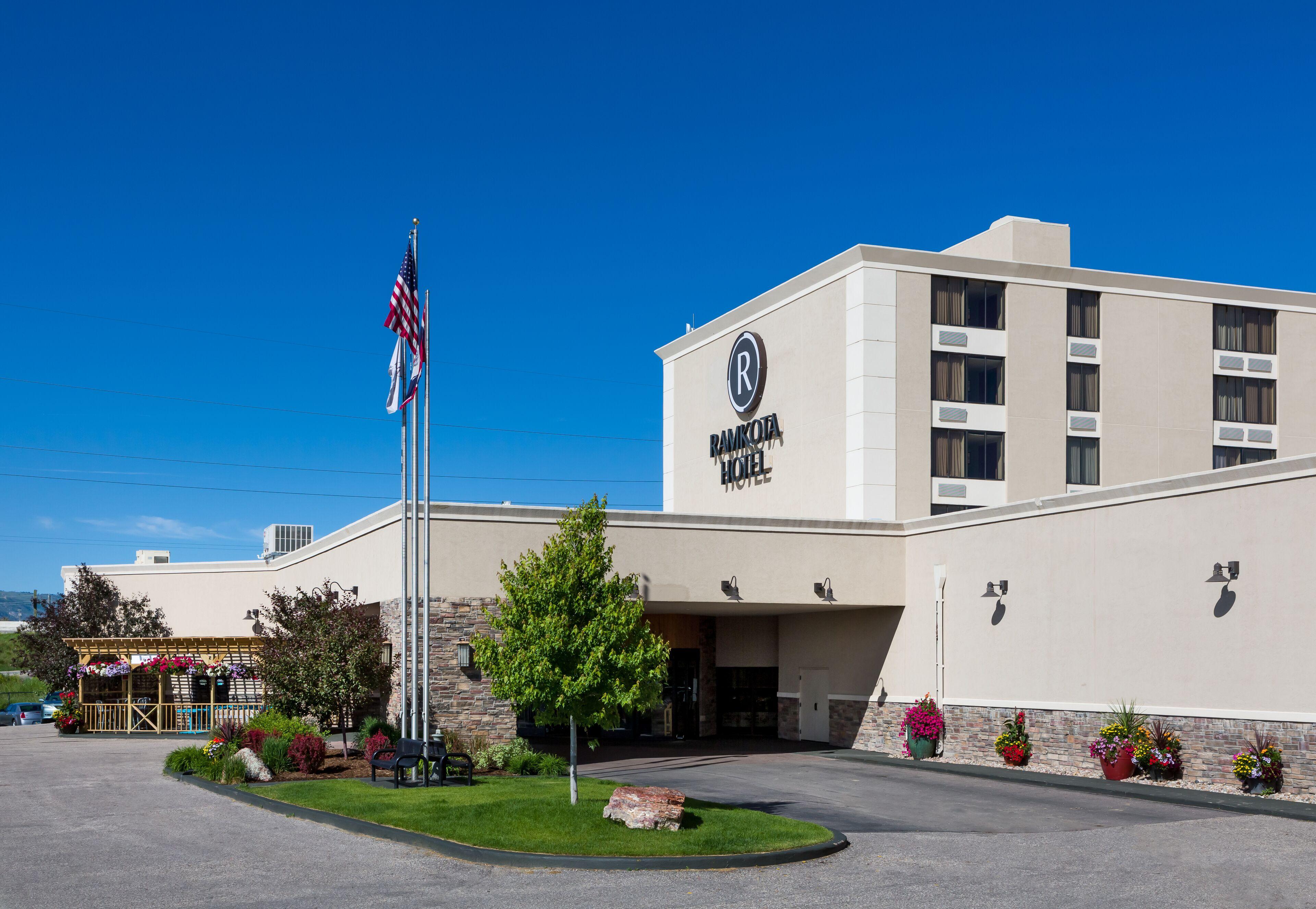 7 Smart Business Hotels Near Casper Events Center Worth Booking