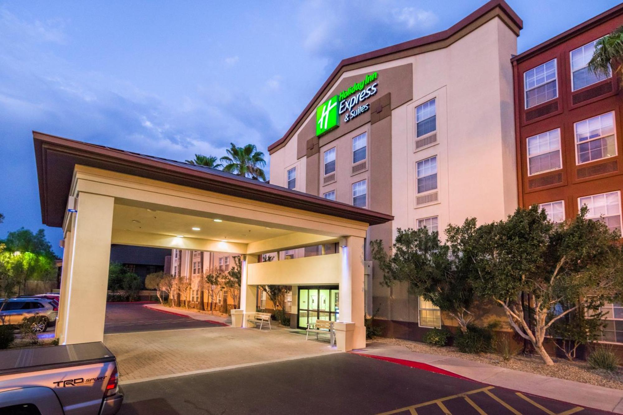 Staying in South Mountain: 5 Business Hotels Compared