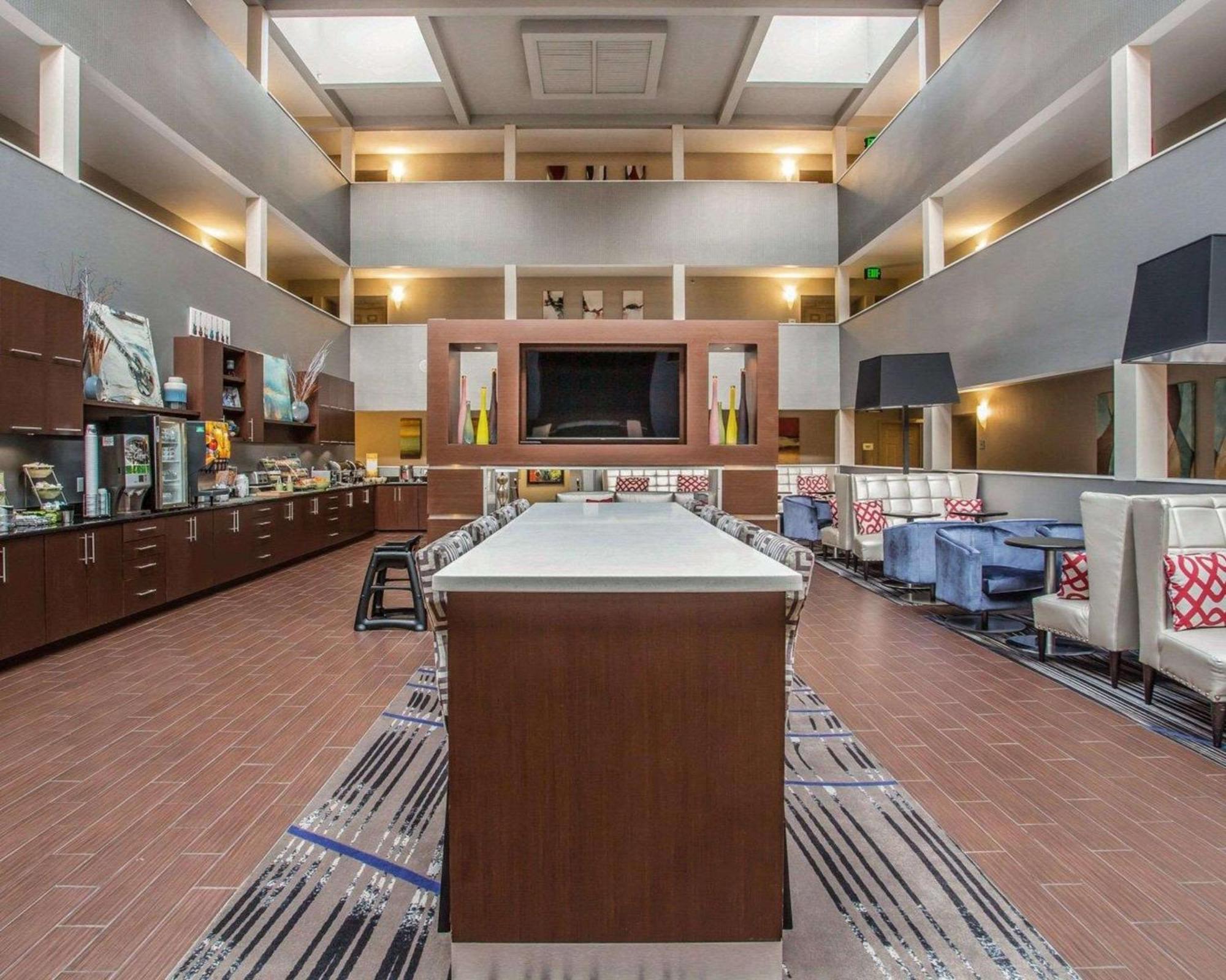 15 Budget Hotels Near Cumberland Park Nashville That Deliver