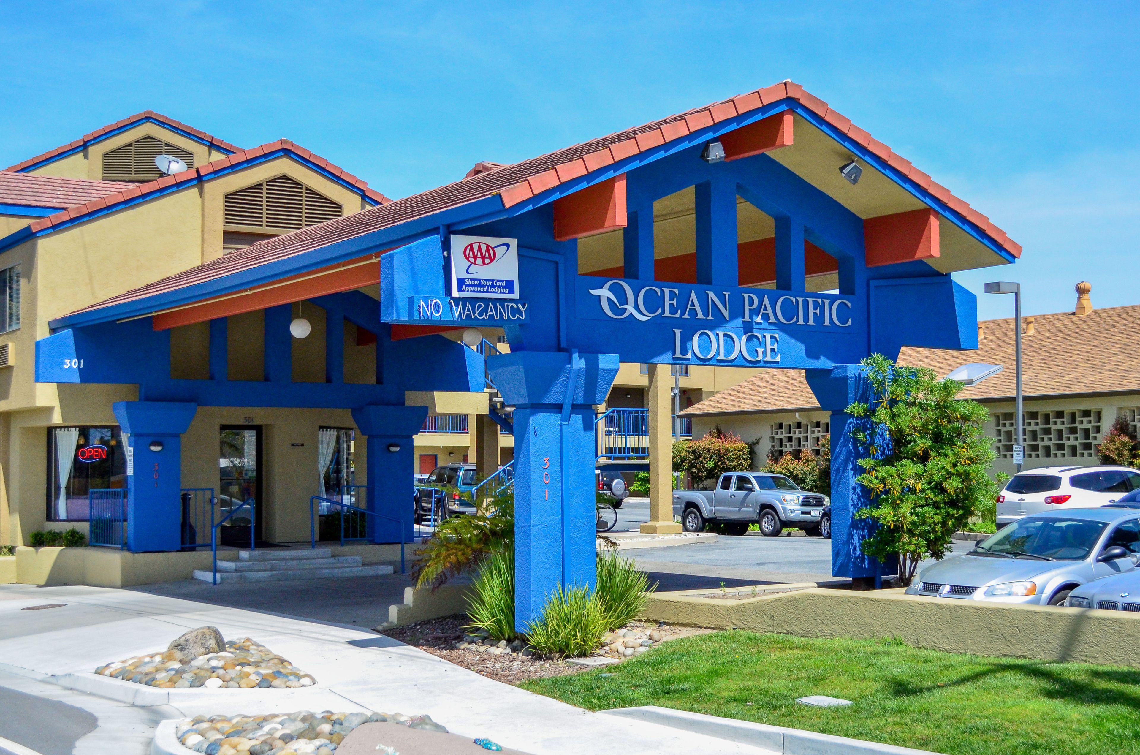 6 Central Hotels In Santa Cruz Boardwalk That Stand Out