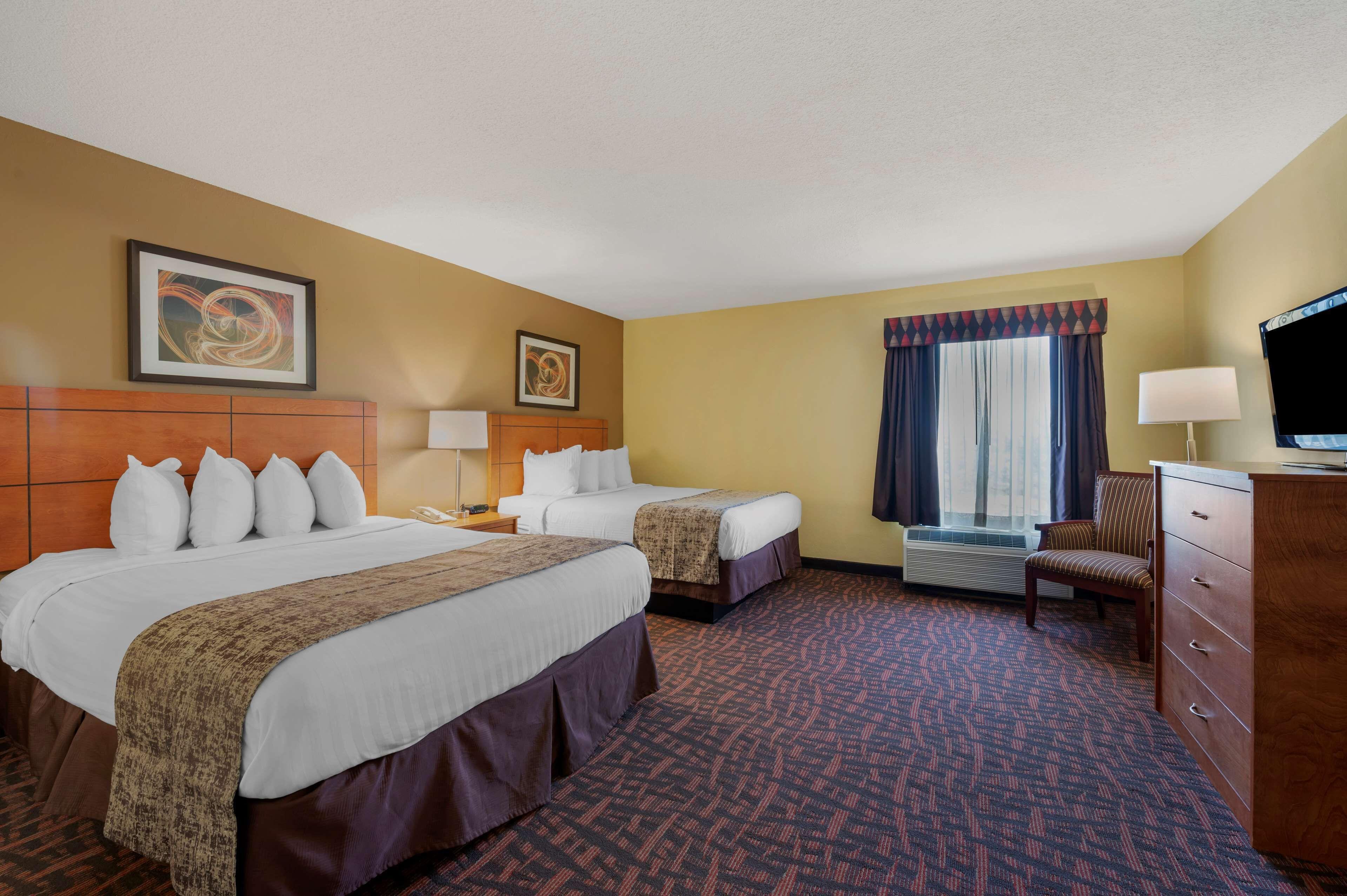 Staying In Louisville East: 7 Budget Hotels Compared