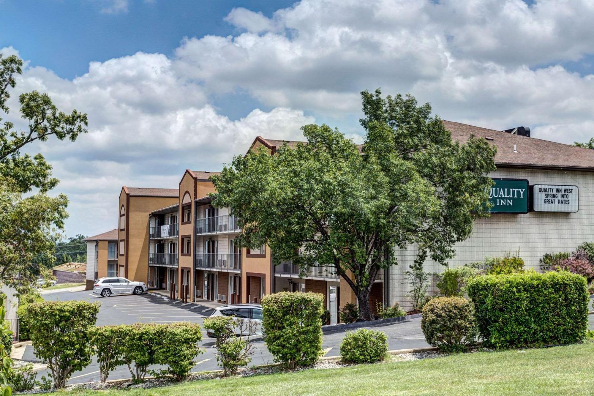 Where to Stay for Work: 6 Business Hotels in Branson Theatre District