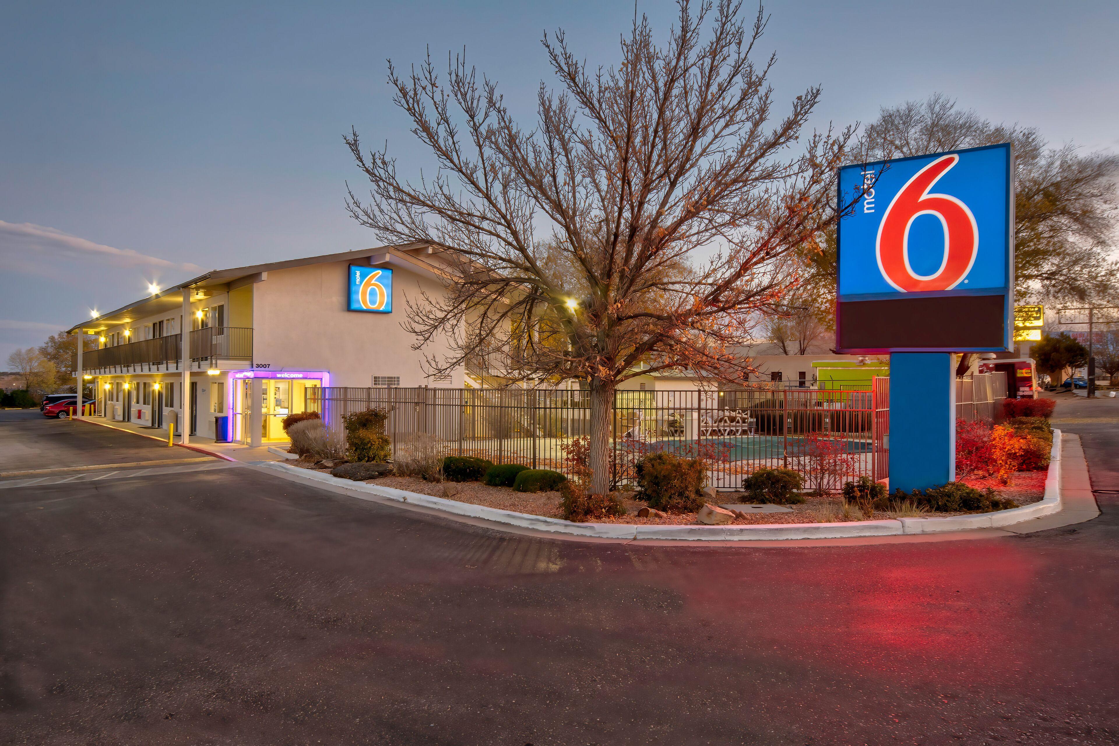 12 Cheap Hotels Close to Andrea Fisher Fine Pottery, Santa Fe