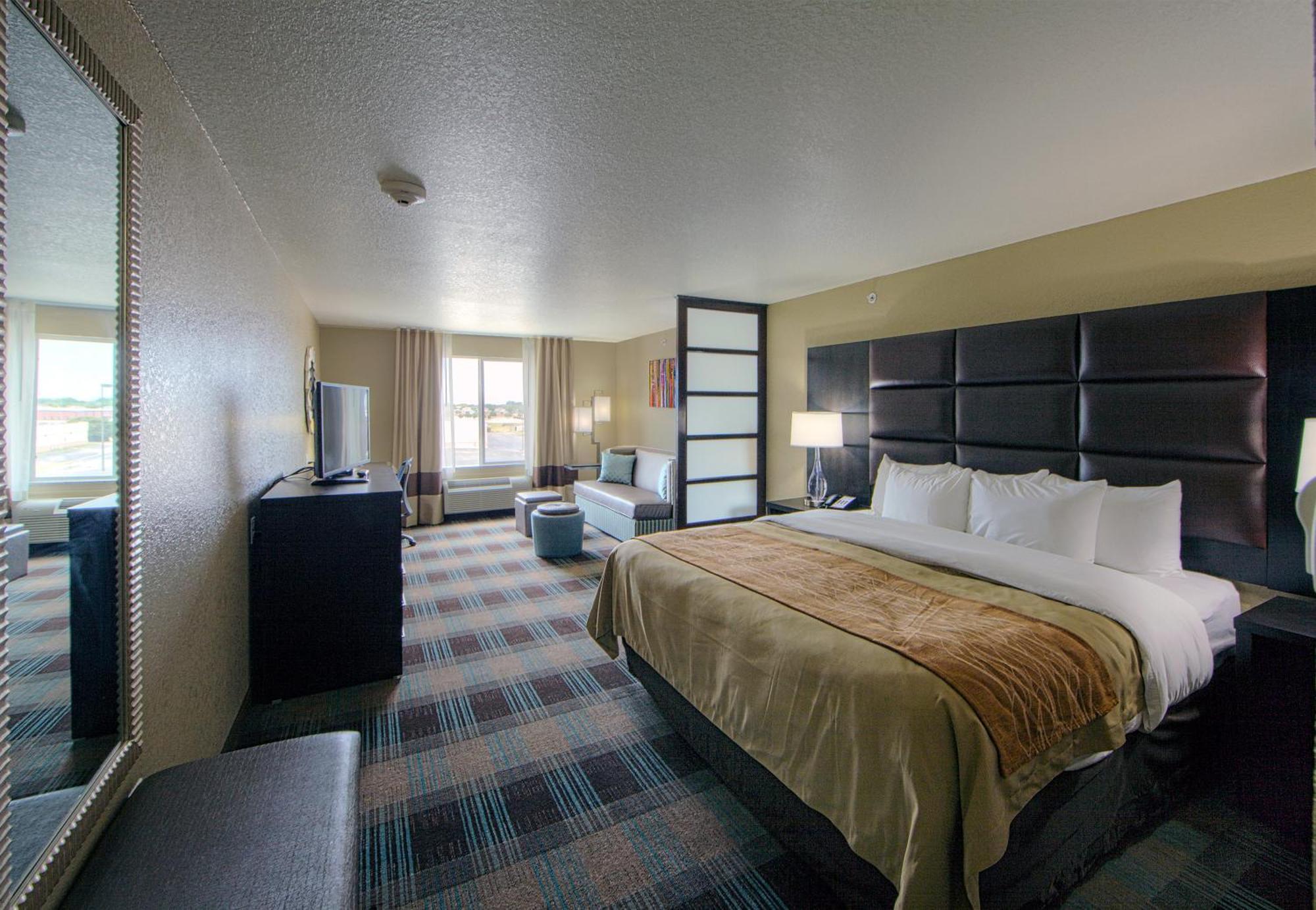 Staying Near Osteopathic Med Ctr of Texas: 5 Budget Hotels Compared