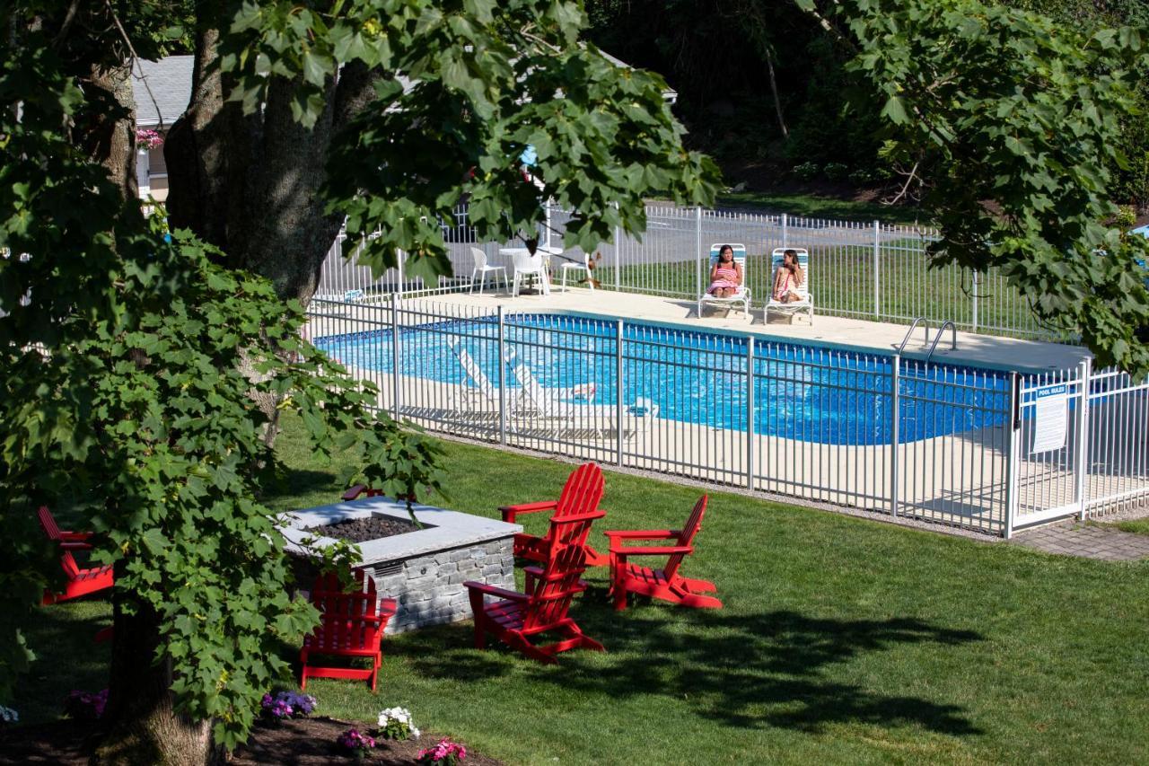 5 Central Hotels Near Bayberry Hills Golf for Easy Cape Cod Access