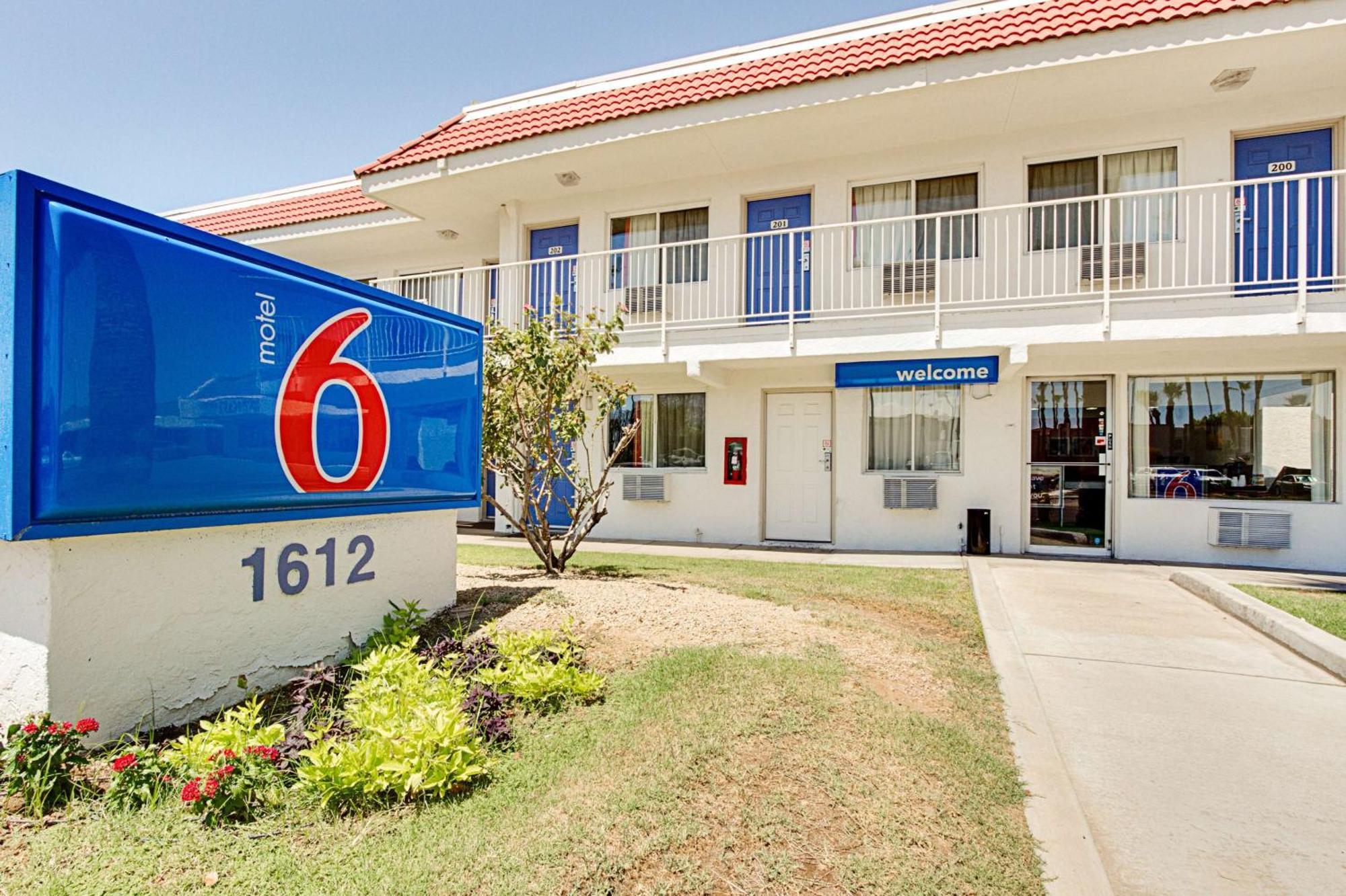 4 Budget Hotels Close to Big Surf Tempe Worth Booking
