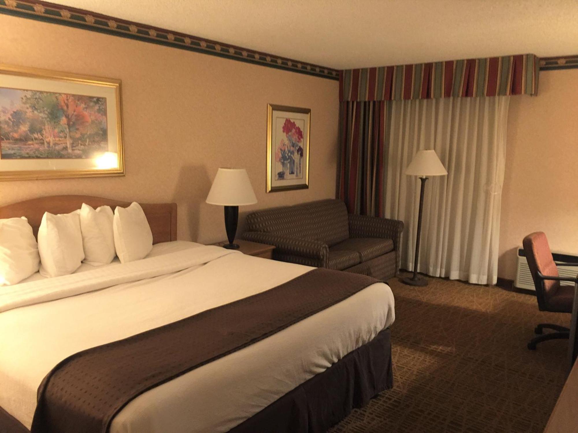 Staying Near CenturyLink Arena: 9 Airport Hotels Compared