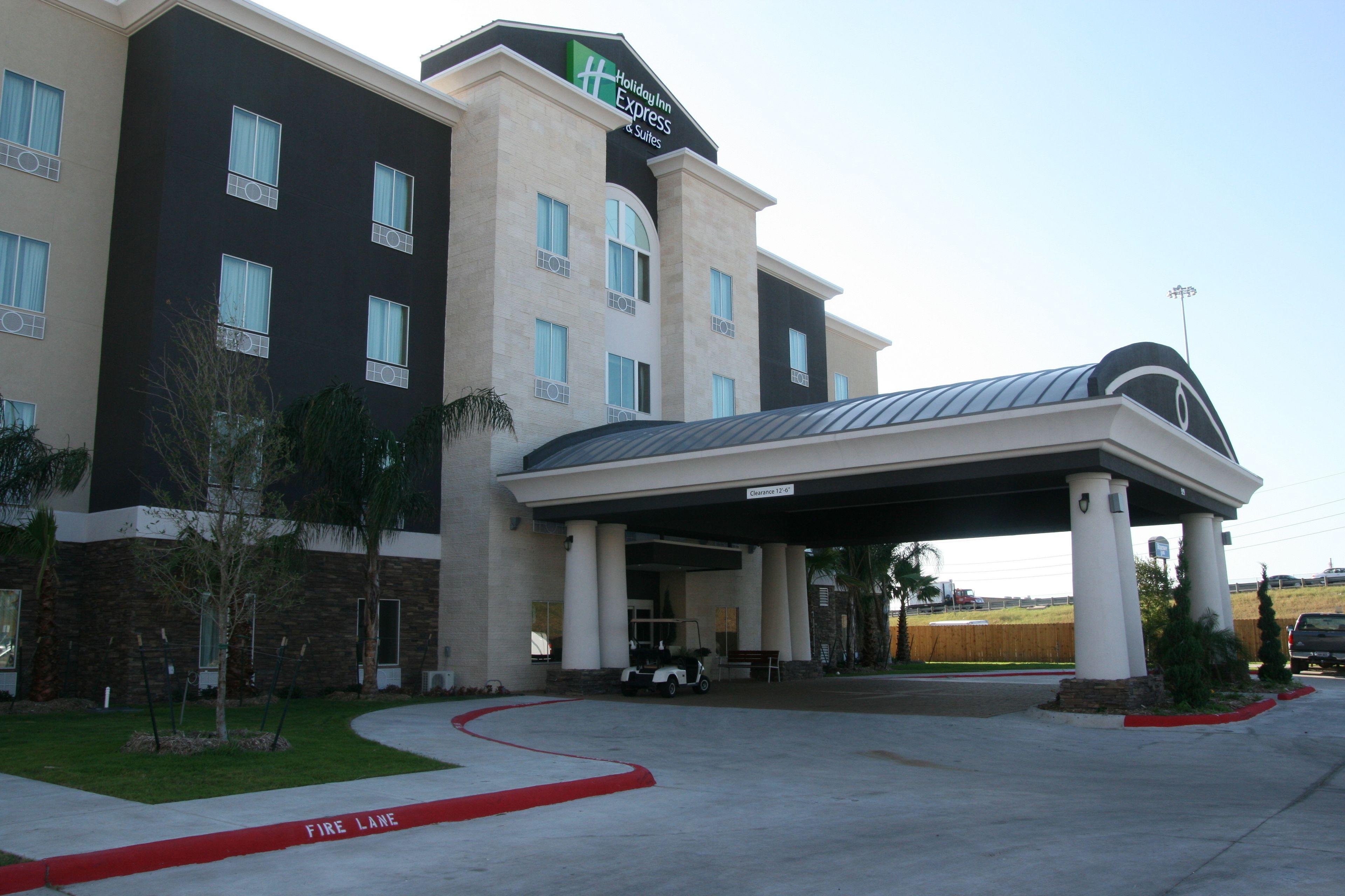 7 Budget Hotels Close to Surgicare Specialty Hospital CC