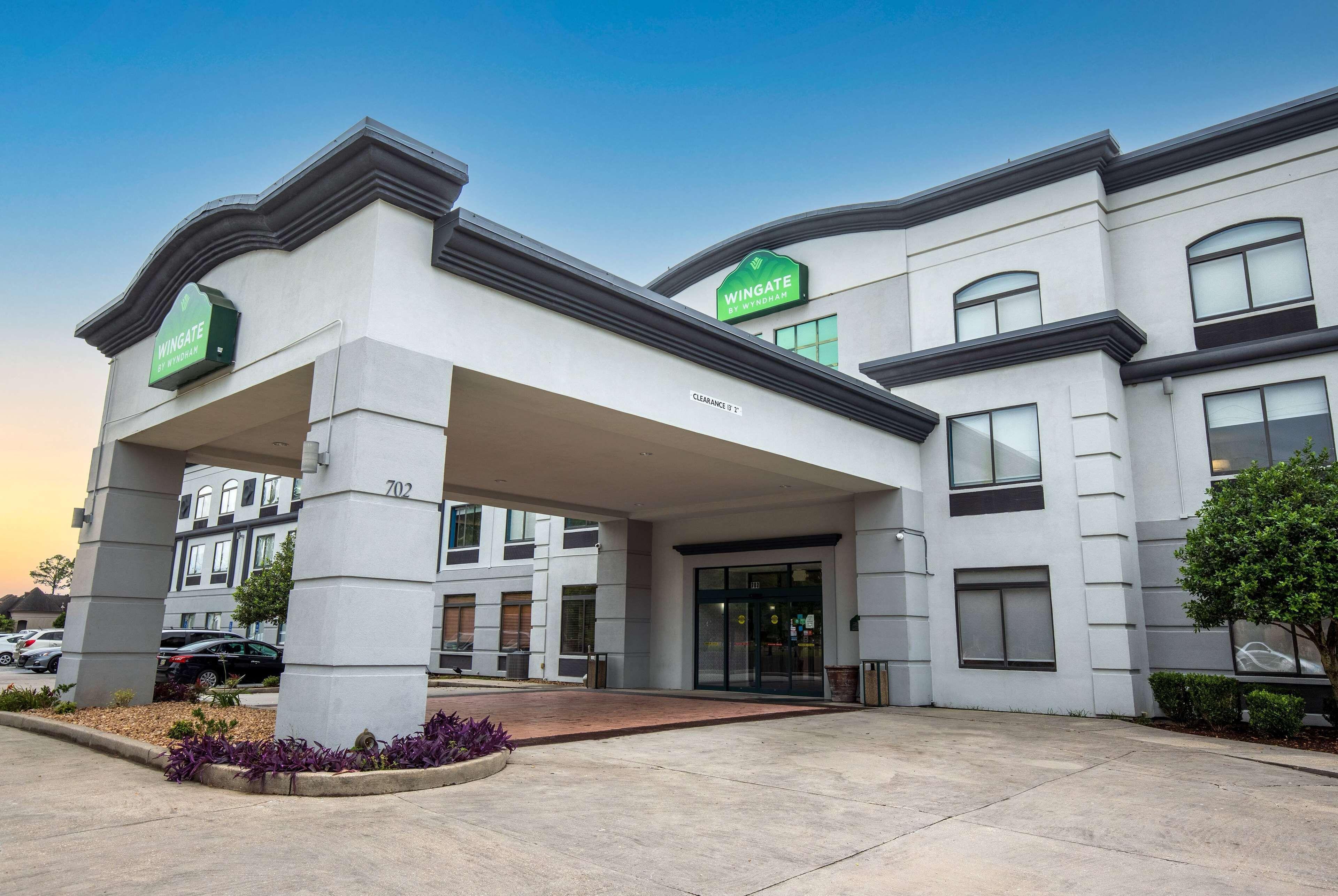 8 Smart Airport Hotels Near Beavers Park Worth Booking