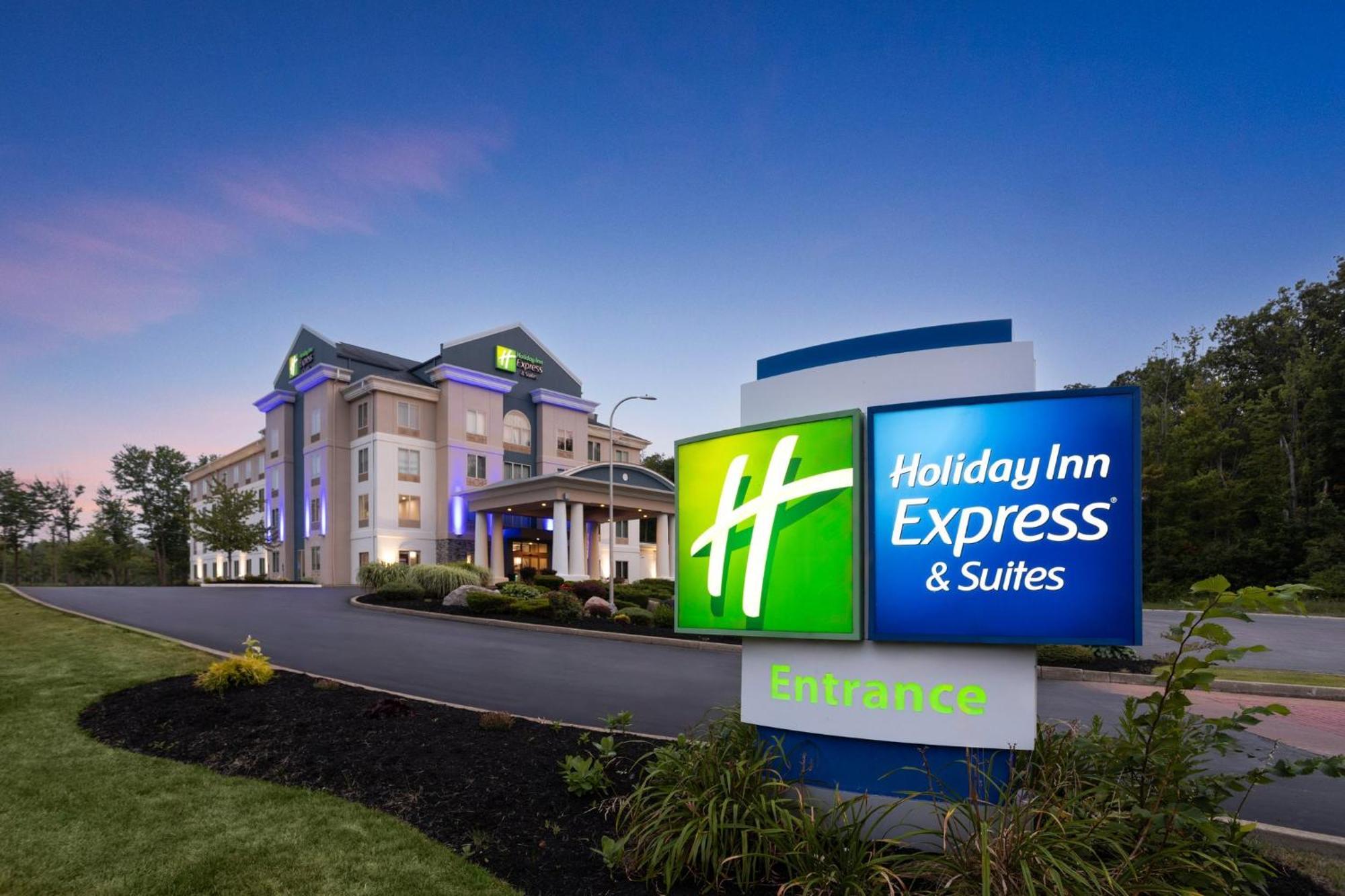 Staying Near Our Lady of Victory Basilica: 4 Business Hotels Compared