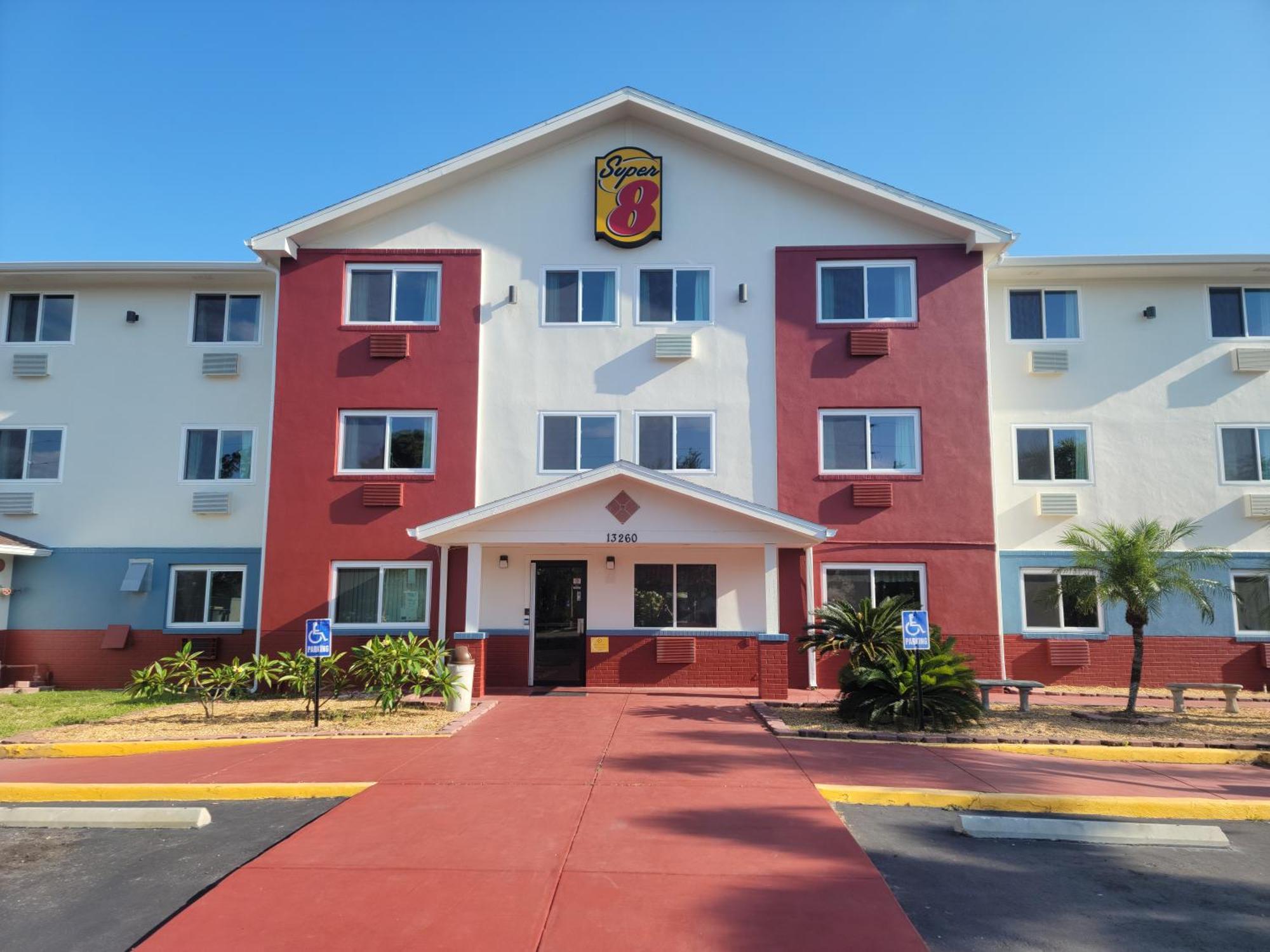 4 Business Hotels Close to Saint Petersburg Junior College