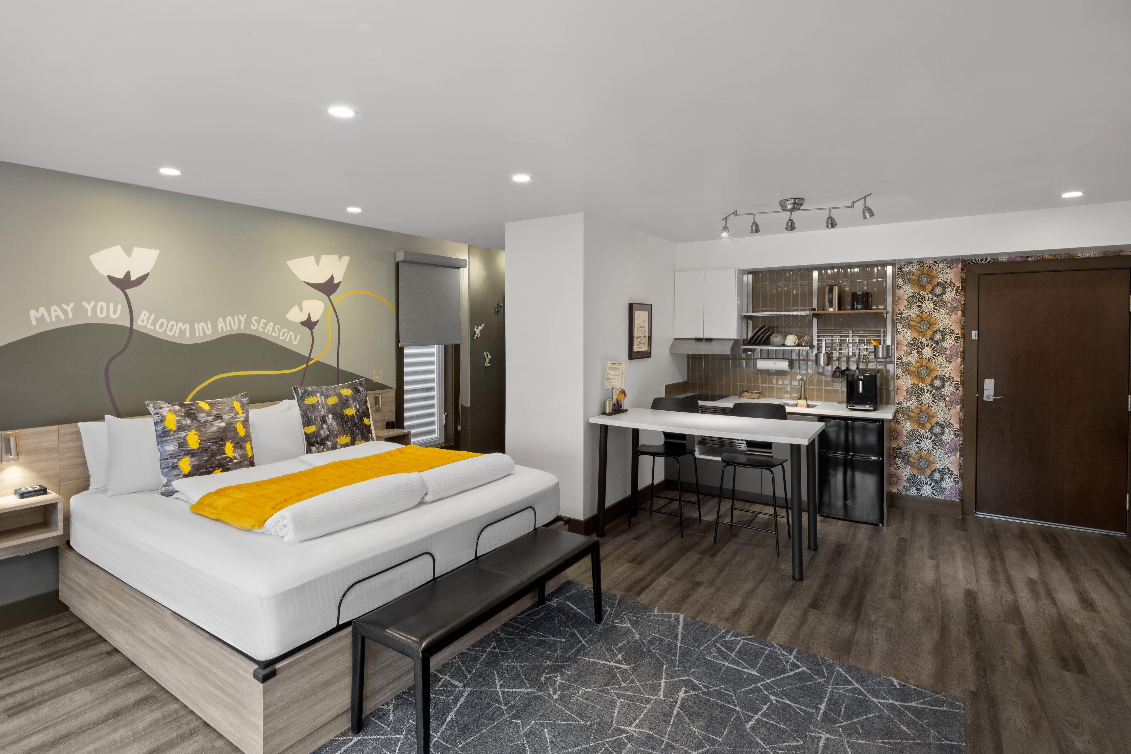 5 Central Hotels Near Mt Roberts Tramway That Deliver