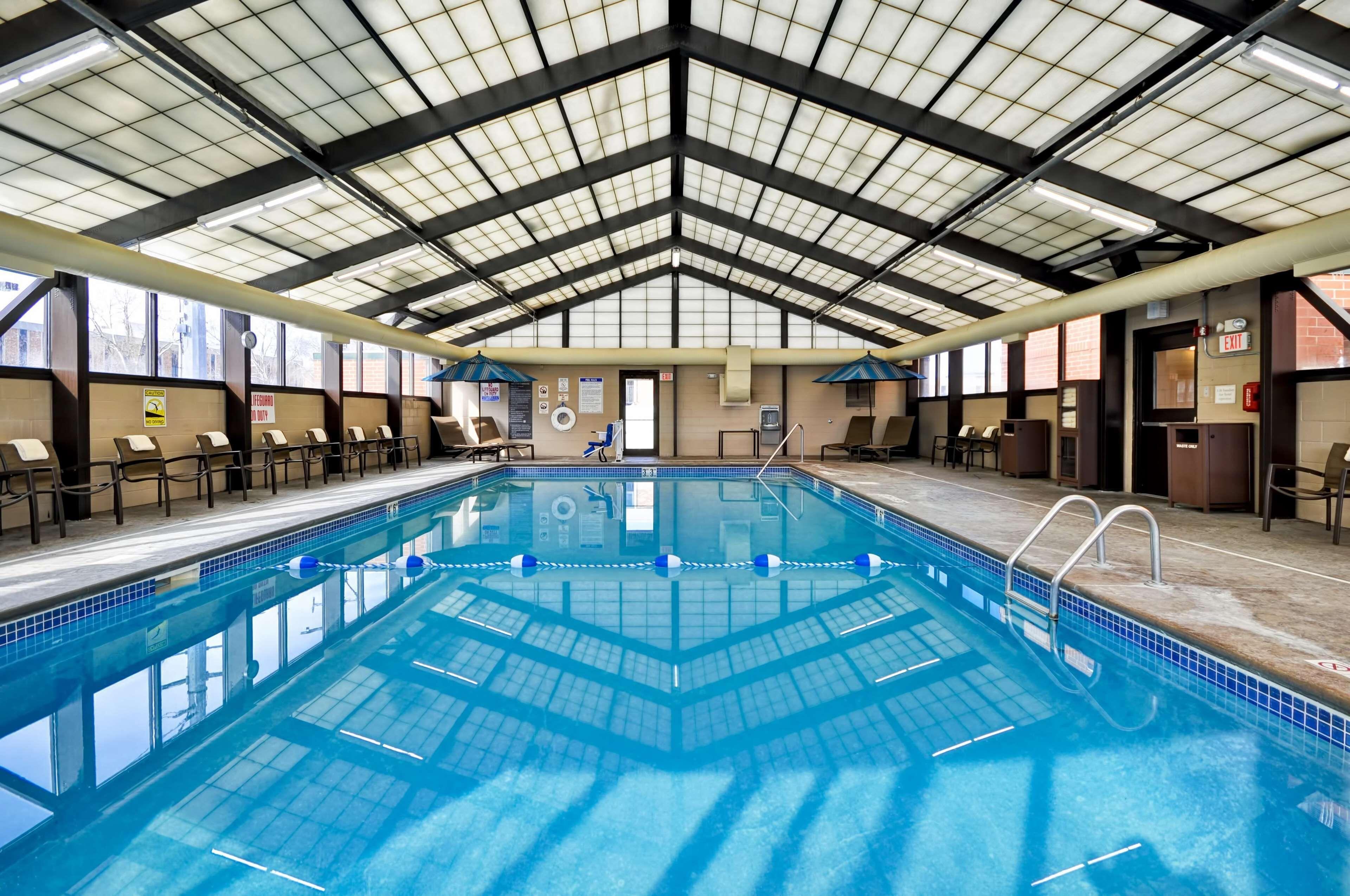 Staying Near Rahn Park, Eagan: 2 Hotels Compared